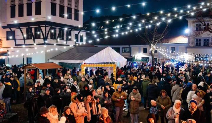 Fotka - Folklór, slovenskí dídžeji aj Nela Pocisková, posledný víkend v Katovej Bašte bude nabitý