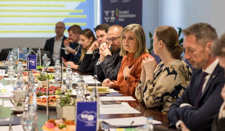 Fotka - Mimoriadne zasadnutie Zhromaždenia SK8 v Žiline: Kraje schválili pozičný dokument k reforme verejnej správy