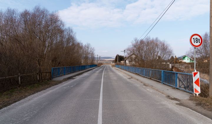 Fotka - Župa začína s rekonštrukciou mosta v Ploskom