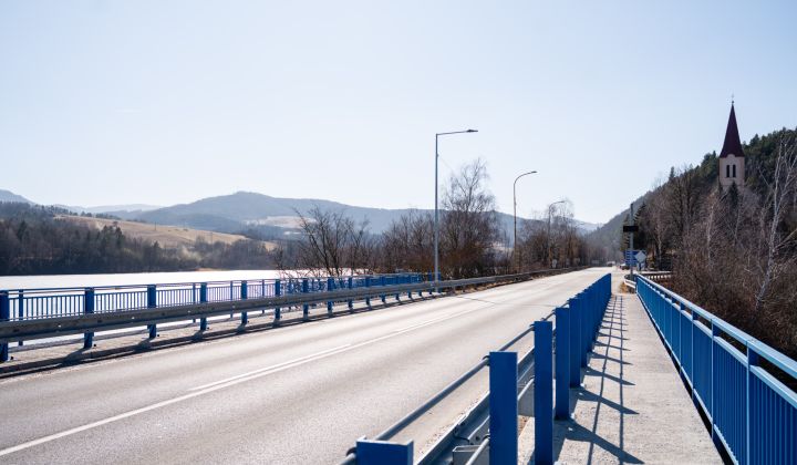 Fotka - Dynamická váha v Margecanoch odhalí preťažené autá