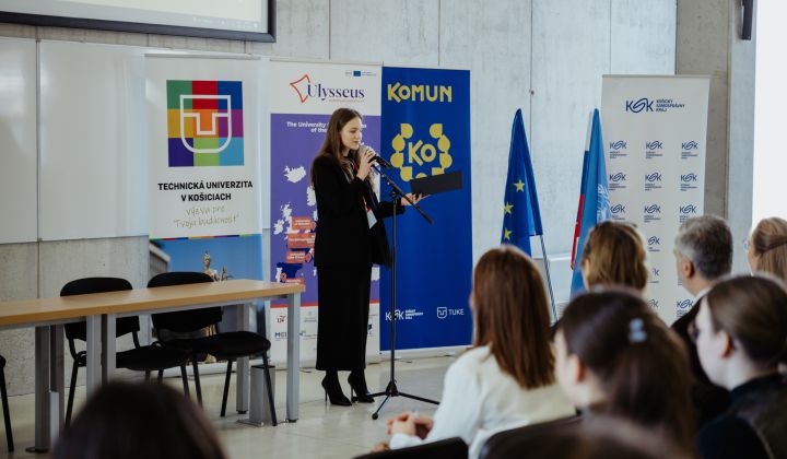 Fotka - Študenti od Slovenska až po Srí Lanku opäť na simulovanej konferencii OSN v Košiciach